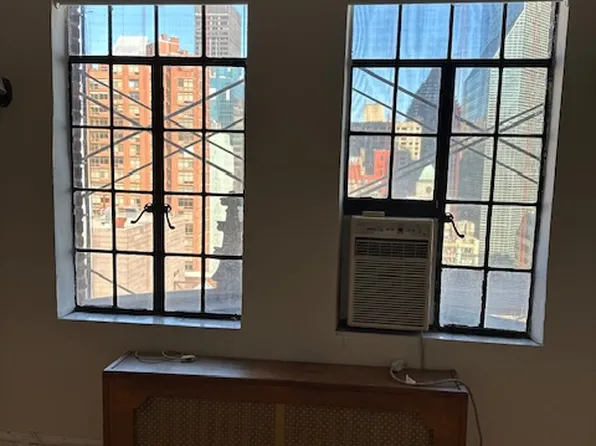 320 East 42nd Street image 7 of 8