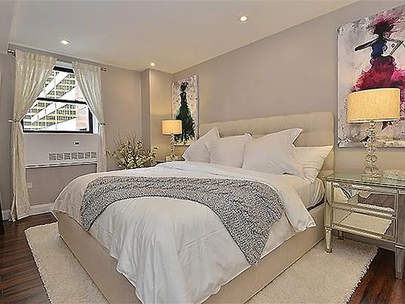 4th image of 150 W 51st St APT 1709