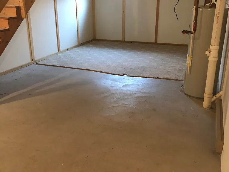 907 Valley Ct — Photo 8