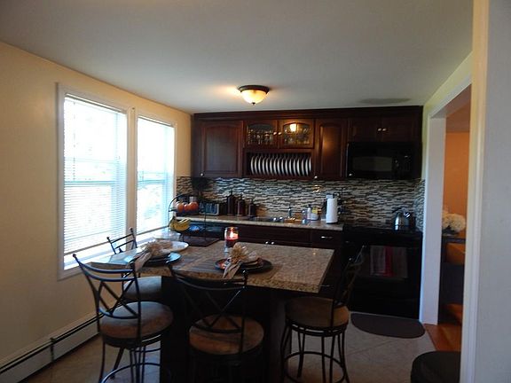 3rd image of 571 Willard St #2