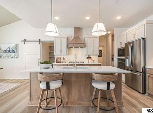 18750 Pinehurst Ave, Omaha, NE 68136