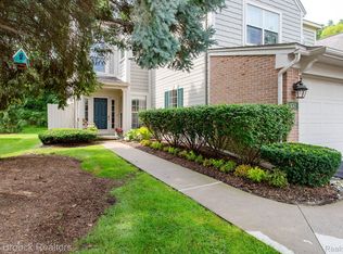 492 Newburne Pointe, Bloomfield Township, MI 48304