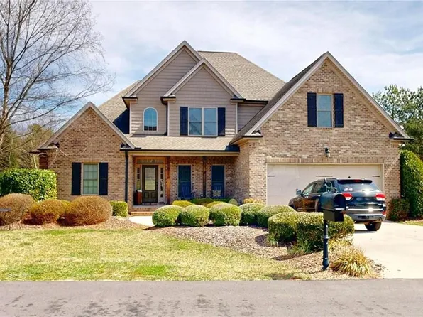 8208 Angels Glen Ct, Stokesdale, NC 27357