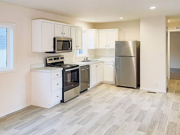 4th image of 10 Kamloop Ln #68