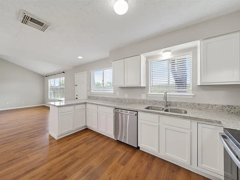 9906 Rocky Hollow Rd — Photo 9