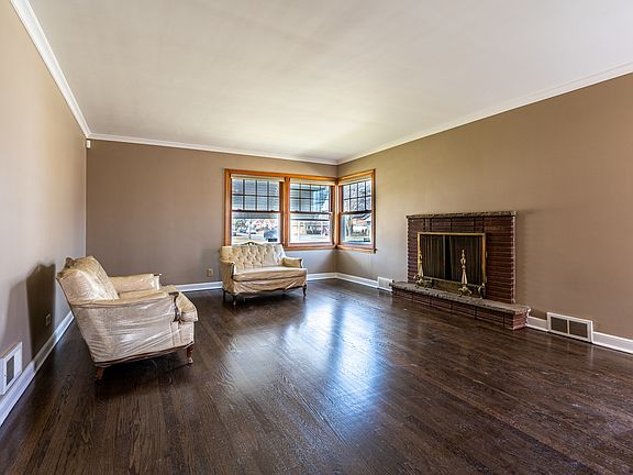 2nd image of 14603 La Salle St