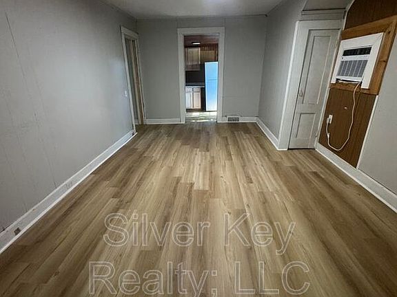 5th image of 107 Forrest Ave APT 1