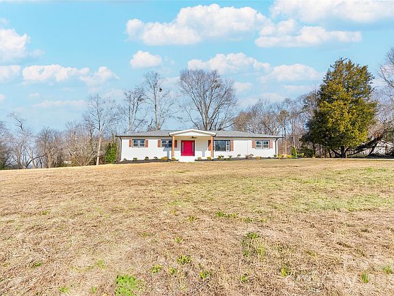 2nd image of 226 Hardin Cir