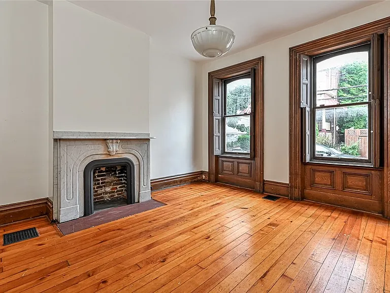 617 Avery St — Photo 13