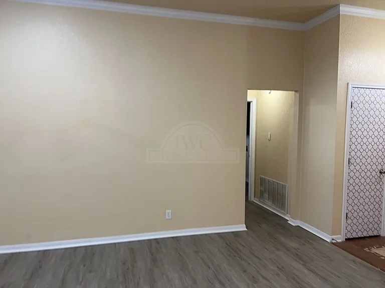 2509 Lavender Ln — Photo 3