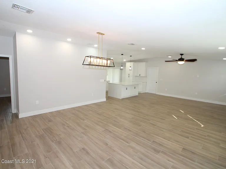 580 Pine Tree Dr — Photo 6