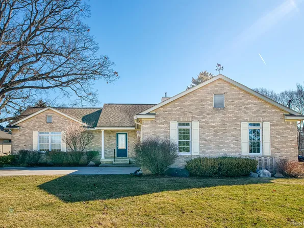 530 N Grand Ave, Fowlerville, MI 48836