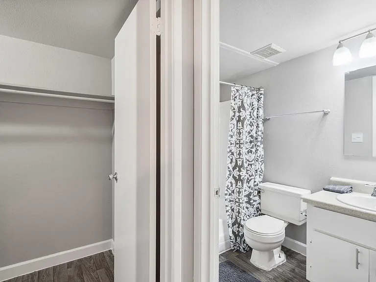 Sorrento Apartments — Photo 43