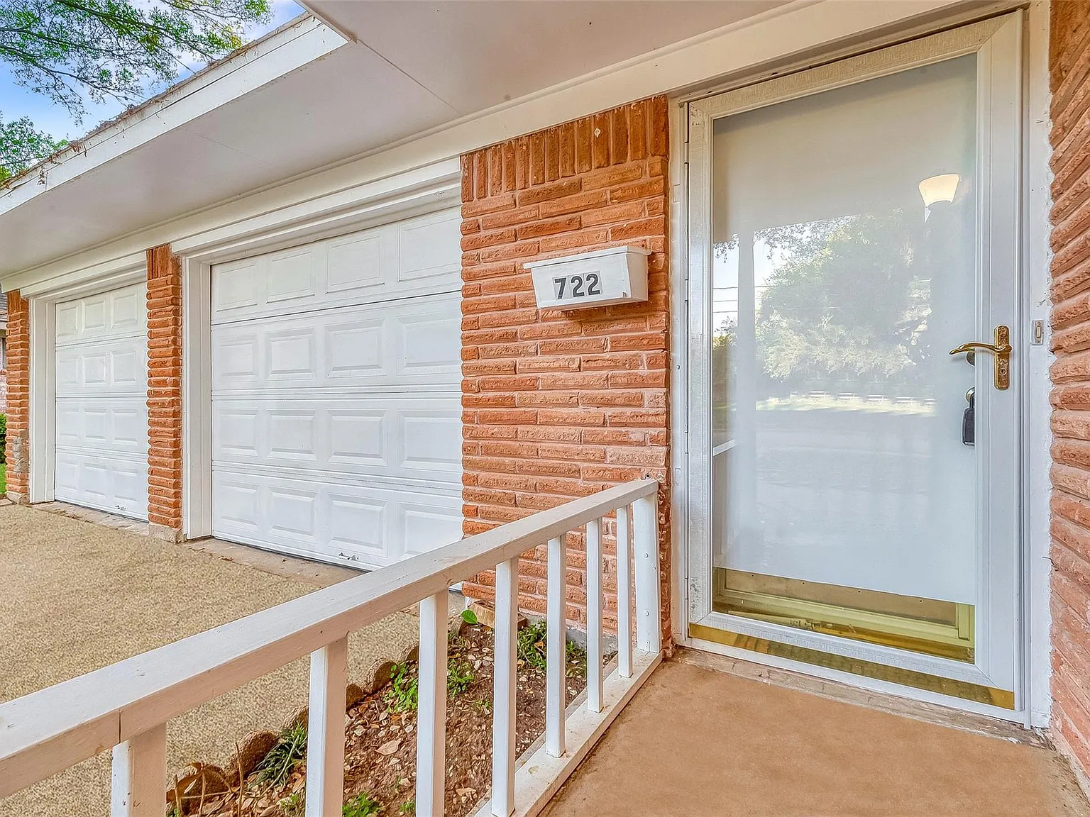 3 bed, 2.0 bath, 1868 sqft, $2,600 — Photo 2