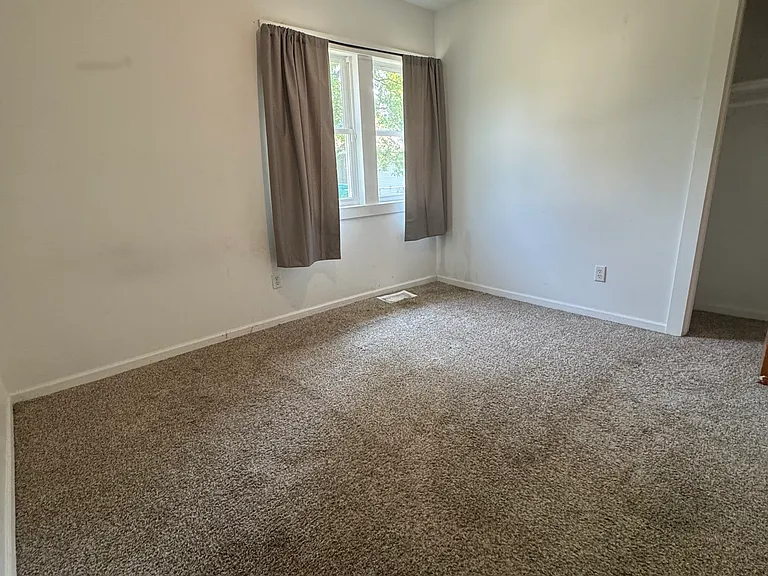 2022 Lincolnway E — Photo 4