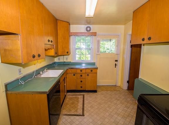 4th image of 19539 Cowles Ave