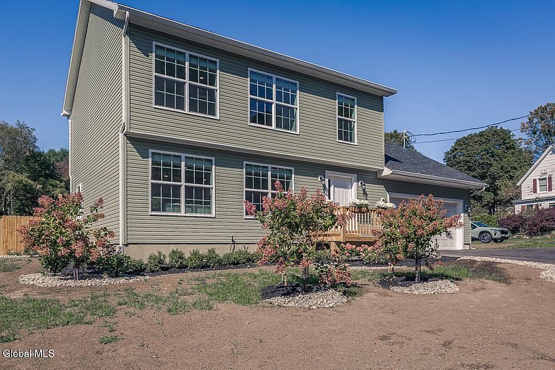4th image of 66 Maple Street