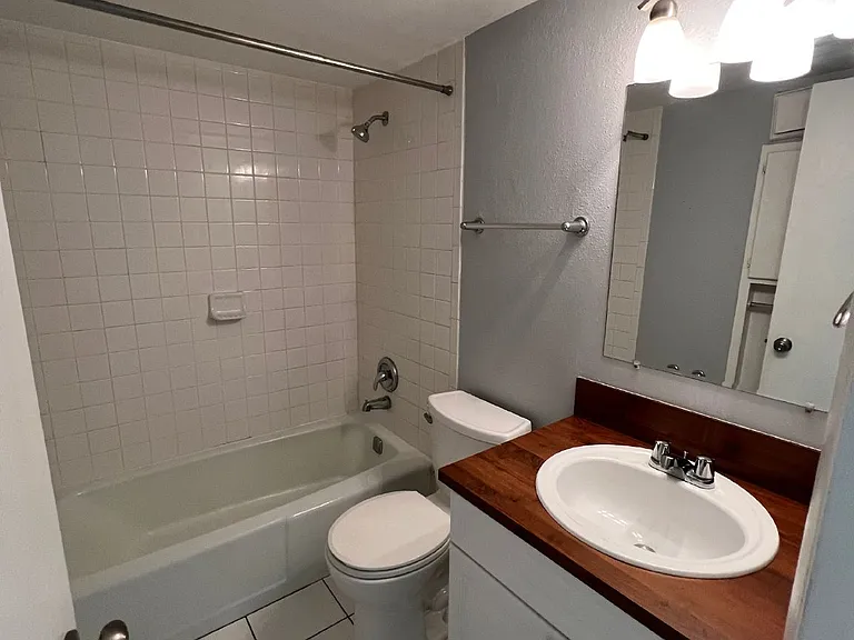 3206 W Azeele St #100 — Photo 15