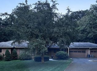 25 Juniper Rd, Middlebury, CT 06762