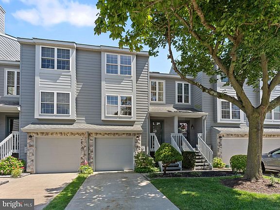 4th image of 122 Spinnaker Way