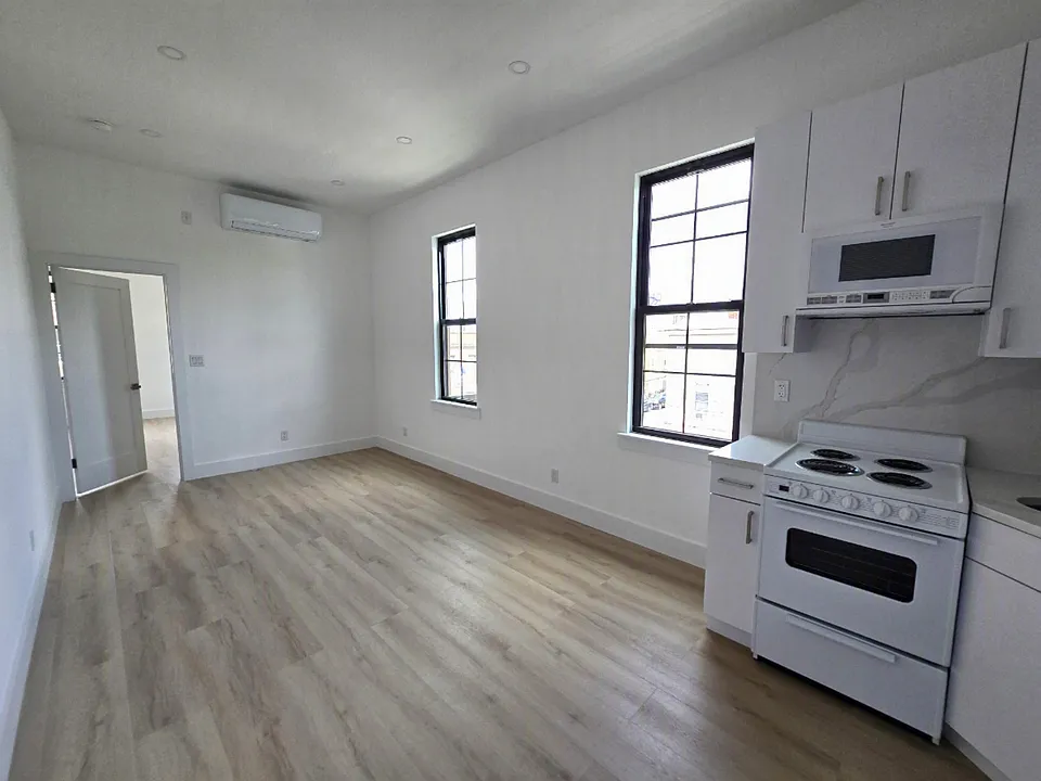 32-04 44th St #3B