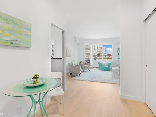 520 East 72nd Street PHA image 3 of 17