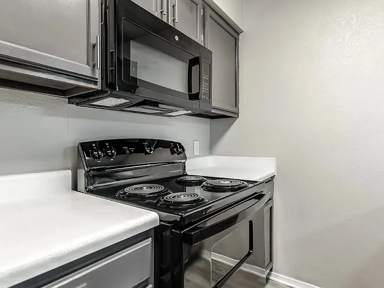 Woodland Oaks Apartments — Photo 21