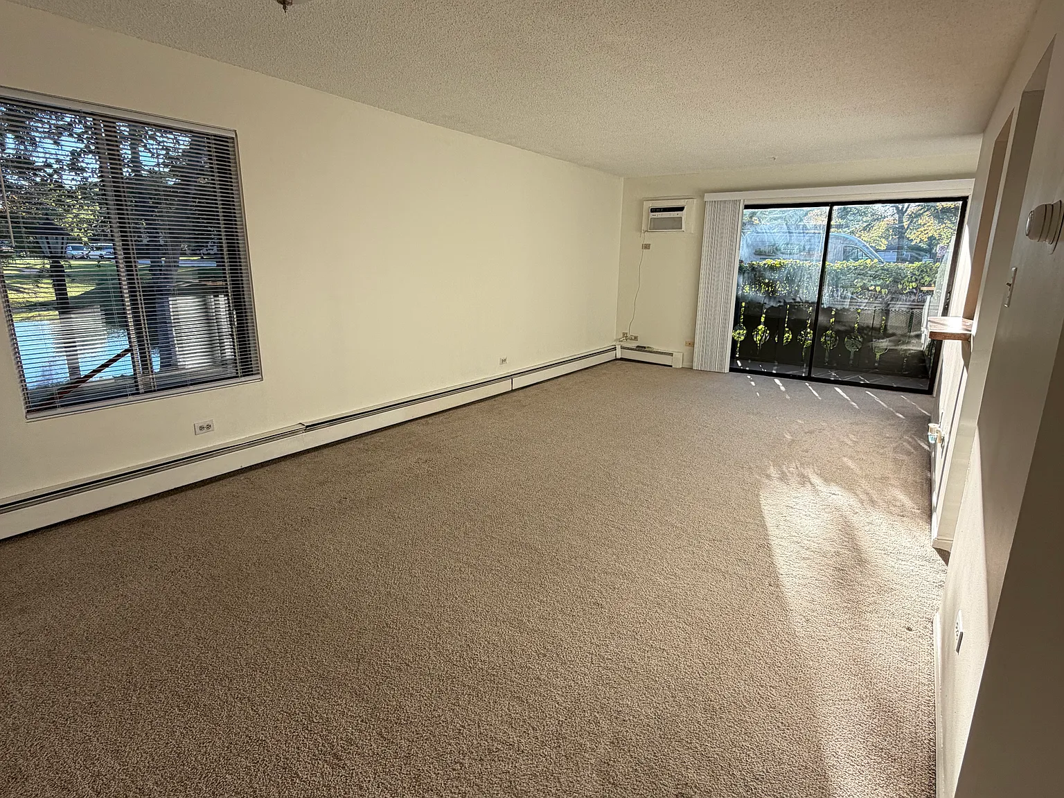 2 bed, 1.5 bath, 975 sqft, $2,000 — Photo 1