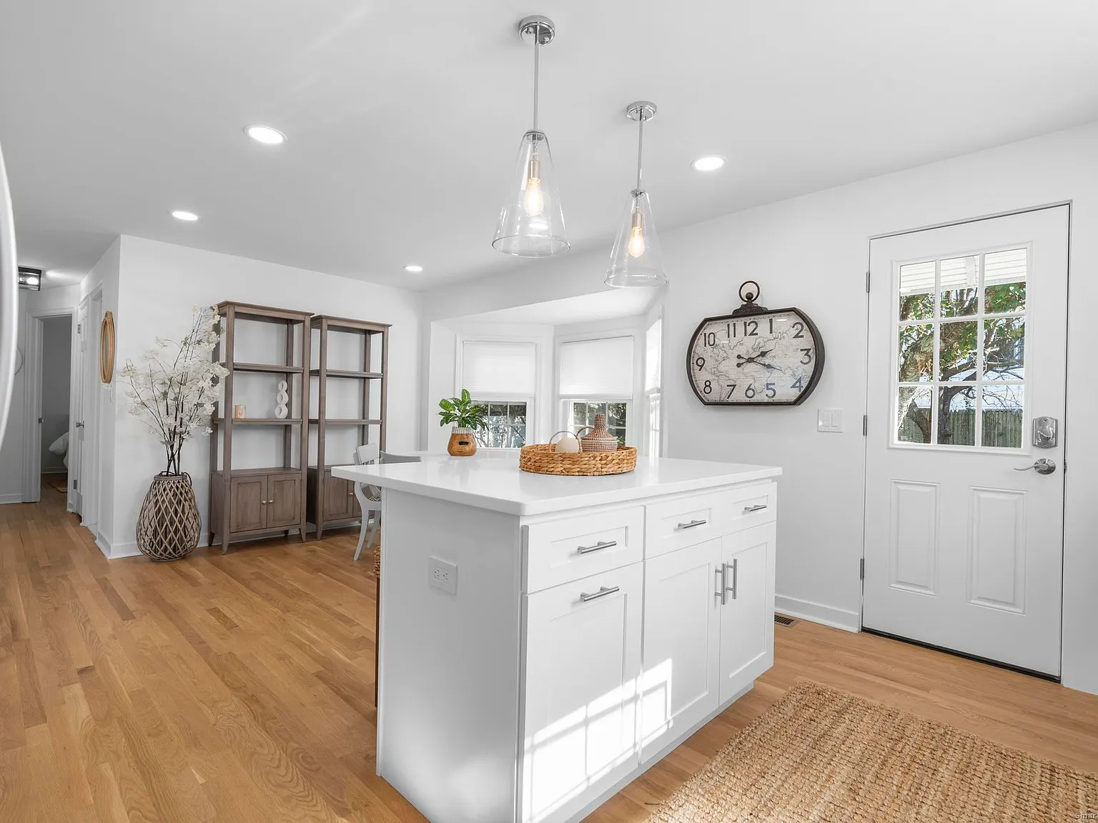 4 bed, 1.0 bath, 1267 sqft, $6,000 — Photo 4