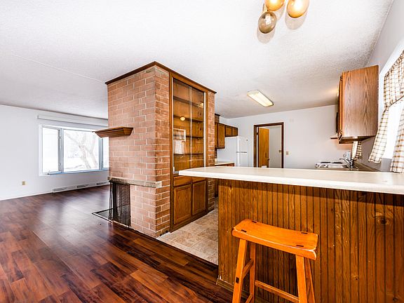 5th image of 402 E Linden St