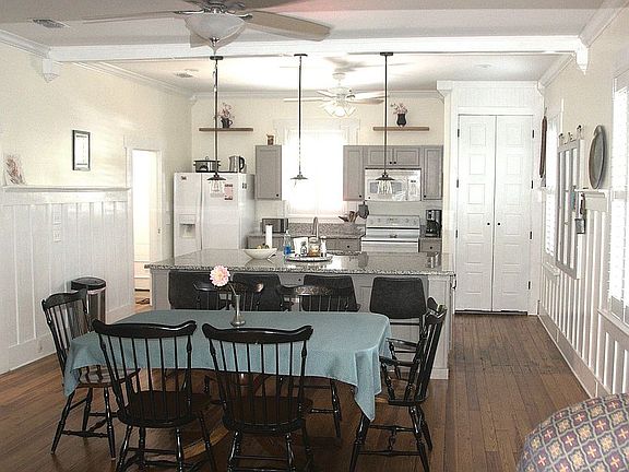 5th image of 42 Rohde Ave