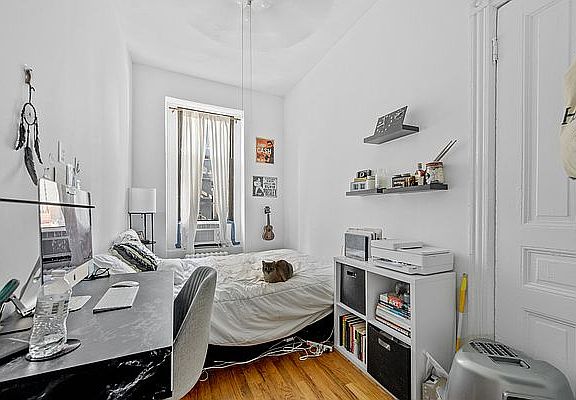 5th image of 201 E 82nd St #4R