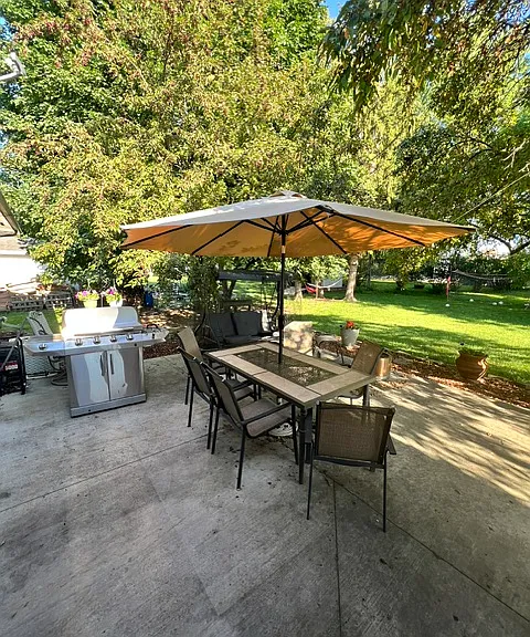 525 Meadow Ln — Photo 17