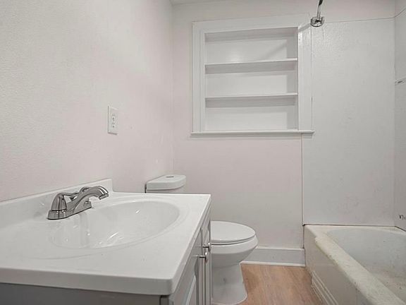 5th image of 1113 Kelly St