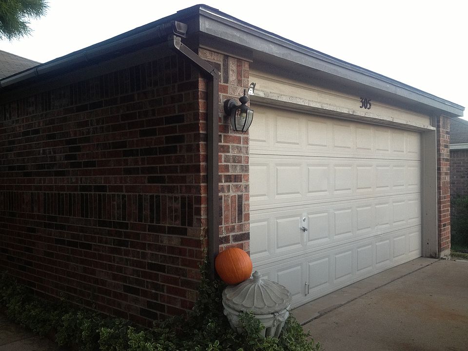 2nd image of 305 Meadowbrook Dr