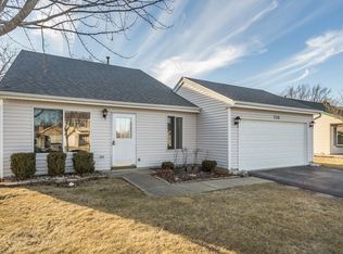 114 Southwood Cir, Streamwood, IL 60107