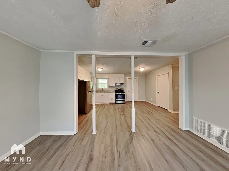 1407 Sycamore Dr NW — Photo 8