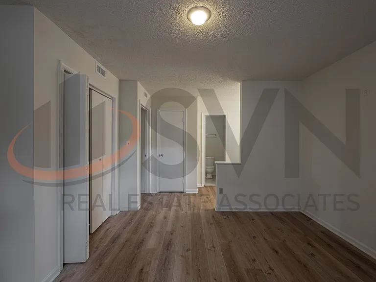 130 Kingsbury Dr — Photo 12
