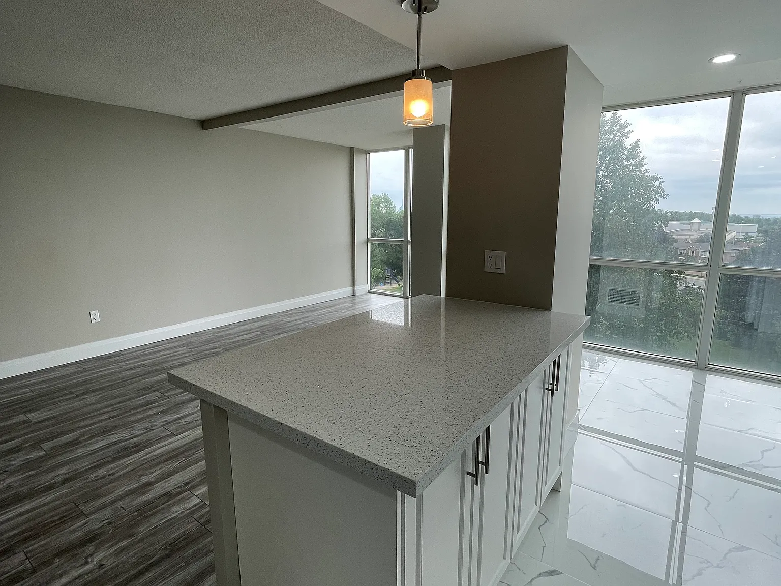 Burnhamthorpe — Photo 2