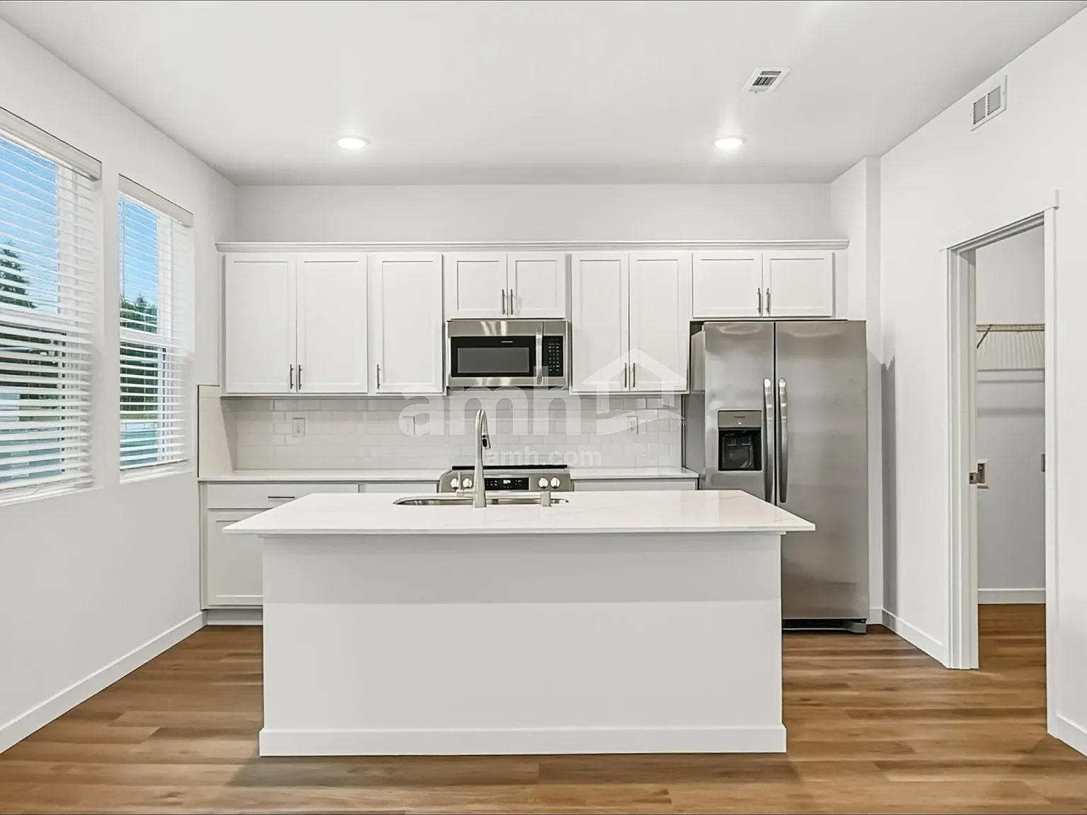 5 bed, 3.0 bath, 2168 sqft, $3,180 — Photo 3