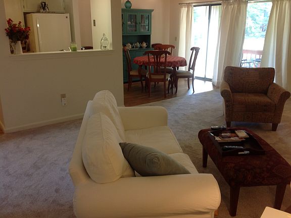 Living Room/Dining Area