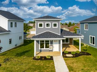 1656 Olde Brandy Ln, Davenport, IA 52807