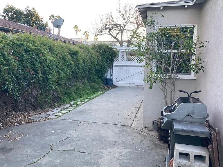 3958 Keeshen Dr — Photo 10