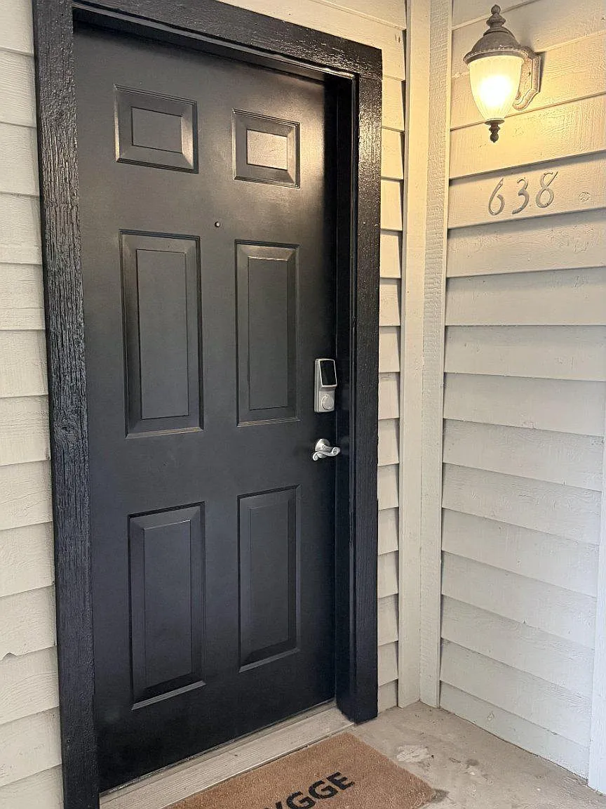 Penderbrook Square Condo — Photo 4