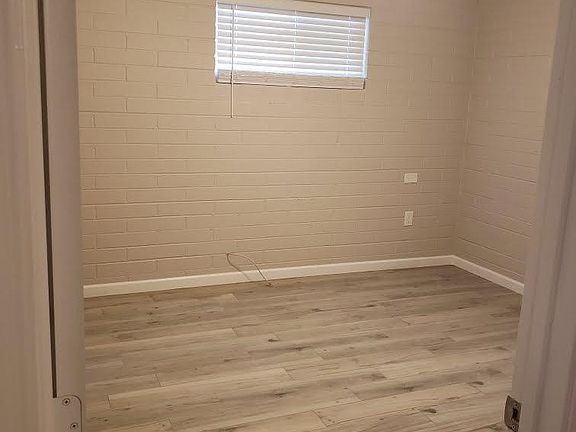 4th image of 921 S Farmer Ave