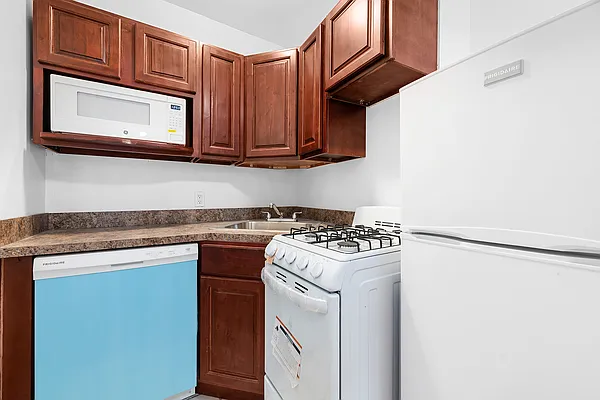 Rented by REAL New York | media 18