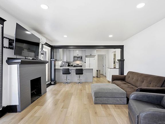 5th image of 23 E 1st St