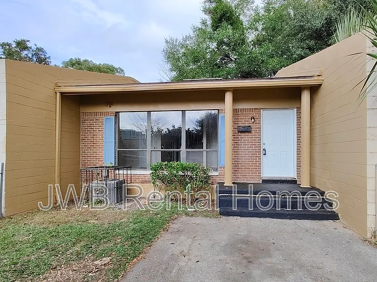 226 Spruce St — Photo 1