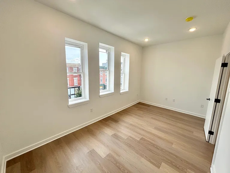 2725 W Girard Ave #2F — Photo 4