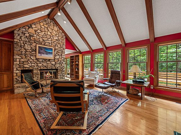 2nd image of 134 Hunters Ridge Rd